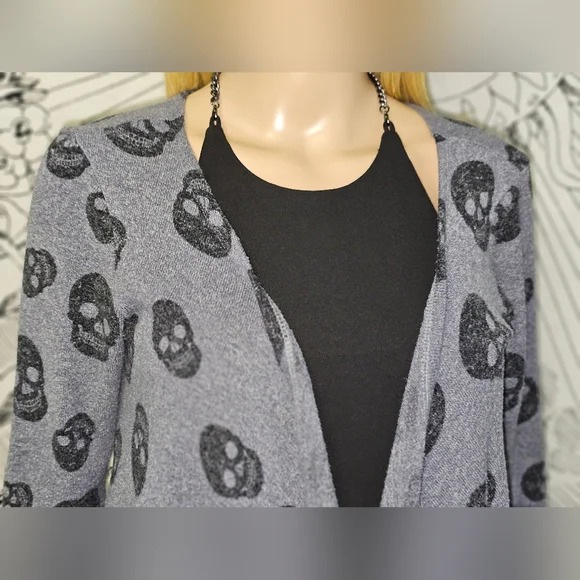 EUC Y2K XS Hot Topic Gray Skull Pattern Women's Cardigan Sweater - Picture 3 of 7